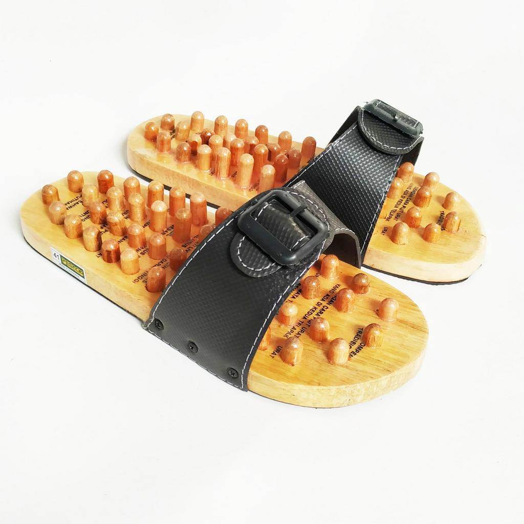 Sandal rematik pria sendal refleksi wanita sandal kayu kesehatan pijat akupuntur