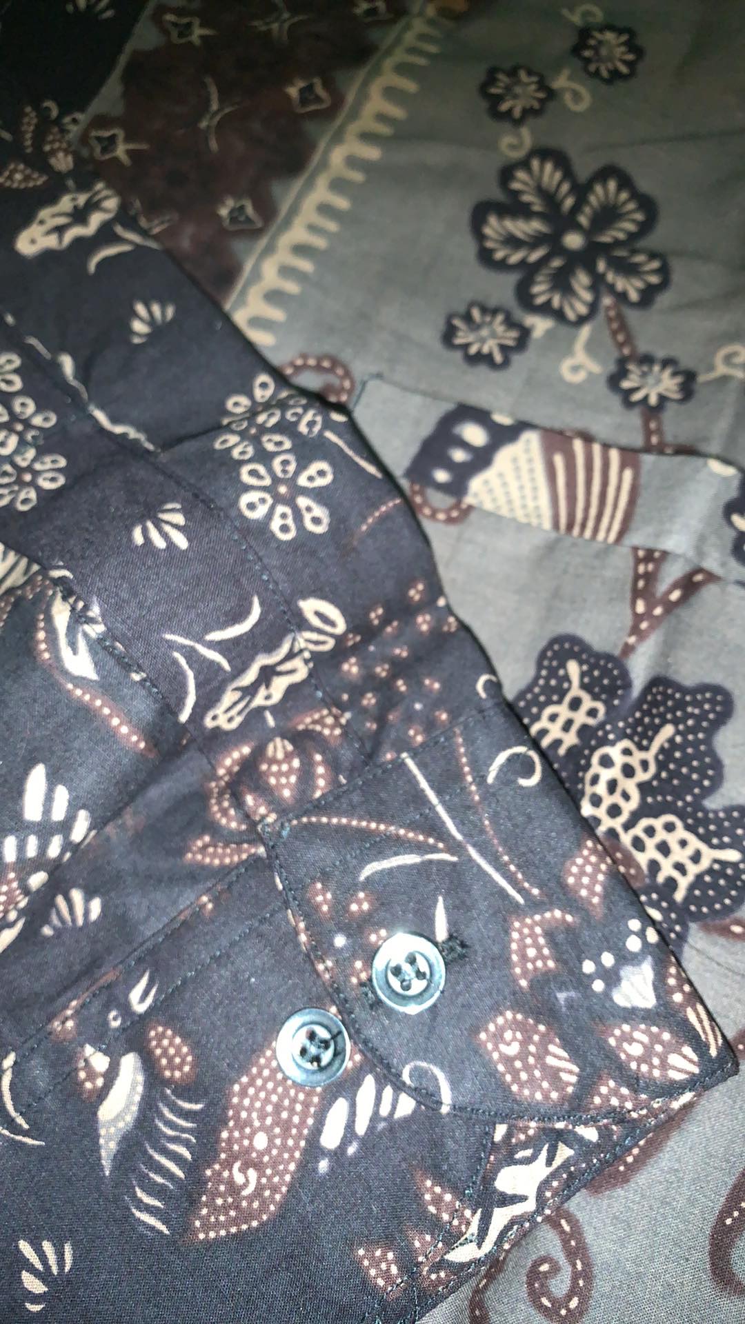 Ravidra Kemeja Batik Pria Lengan Panjang Slimfit Katun Printing Hem Baju Atasan Kantor Modern