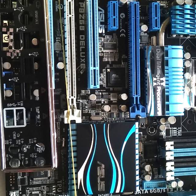 ASUS P8Z68 DELUXE UEFI bios socket 1155 OFBOARD second like new