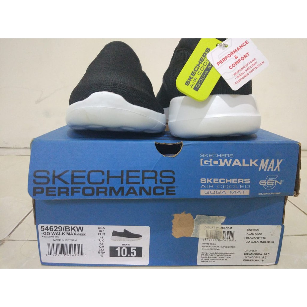 Sepatu Sneakers Pria Skechers Go Walk Max Seek - Black/White Original
