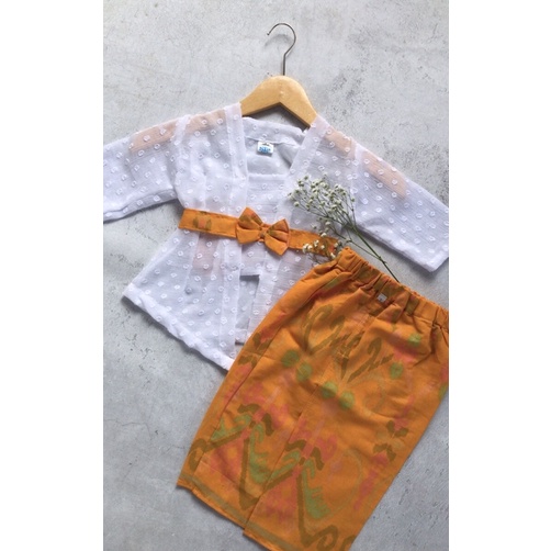 One Set Kebaya Kamen katun endek Anak Perempuan Pakaian Adat Bali Umur 1, 2 tahun
