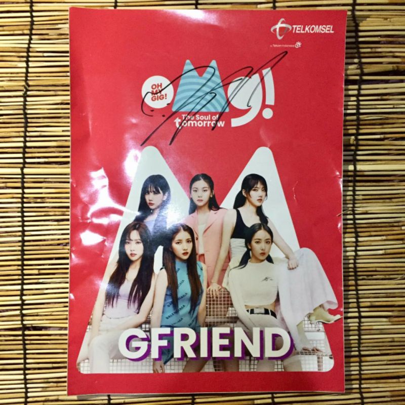 GFRIEND TELKOMSEL OH MY GIG OMG POSTER SIGNED YERIN