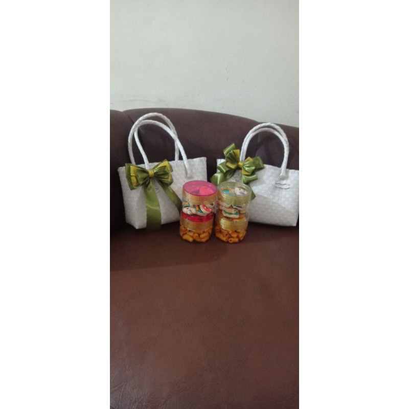 

Parcel lebaran/ Hampers lebaran/bingkisan lebaran/Souvenir ulang tahun/ Souvenir sangjit