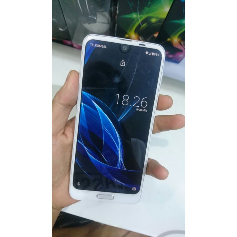 Sharp SHV42 Sharp Aquos R2 4/64 SD 845 Normal dan Keren