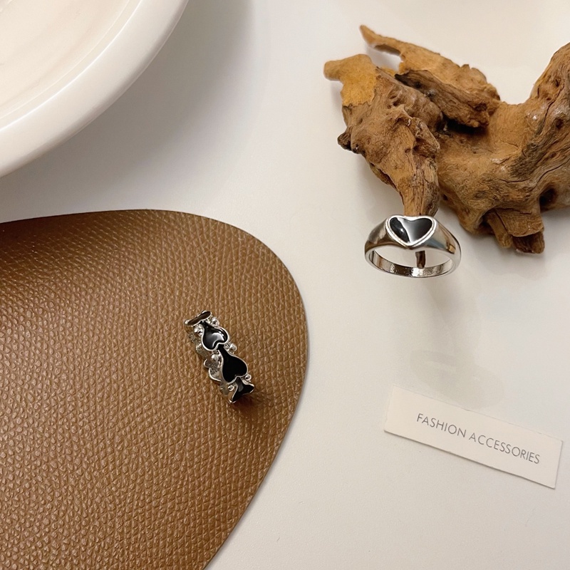 Cincin Bentuk Hati Warna Hitam
