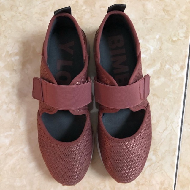 Sepatu bimba Y Lola