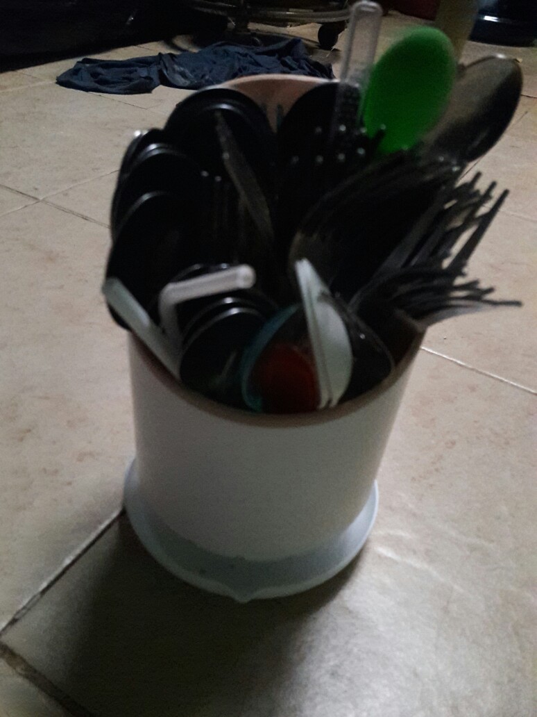 Tempat Sendok Garpu Dengan Tirisan Tempat Peralatan Dapur Murah