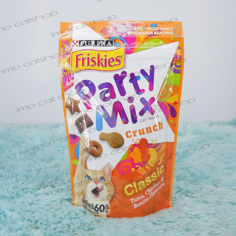 friskies party mix snack kucing