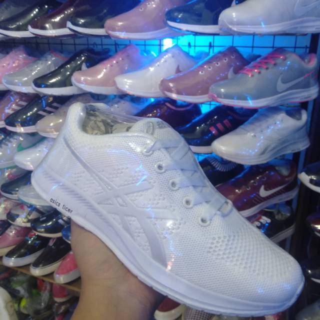 Sepatu sport cewek
