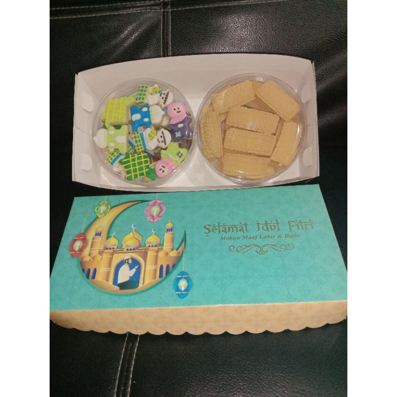 

Parcel Lebaran Isi 2 toples kue kering 250 gram murah berkualitas