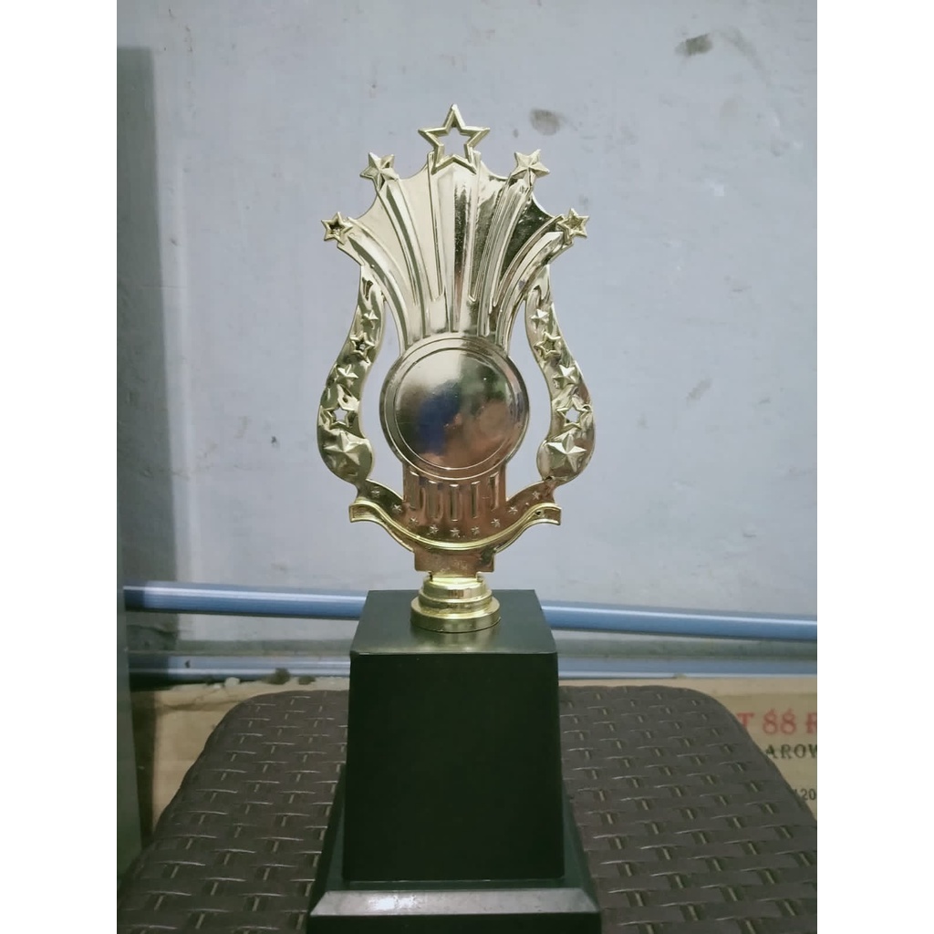 

PIALA LOMBA FIGUR20