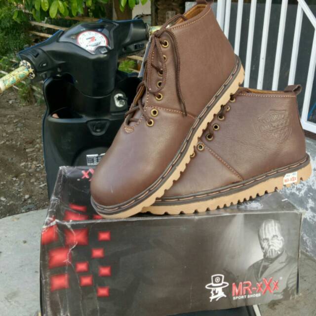 Sepatu kulit sapi asli