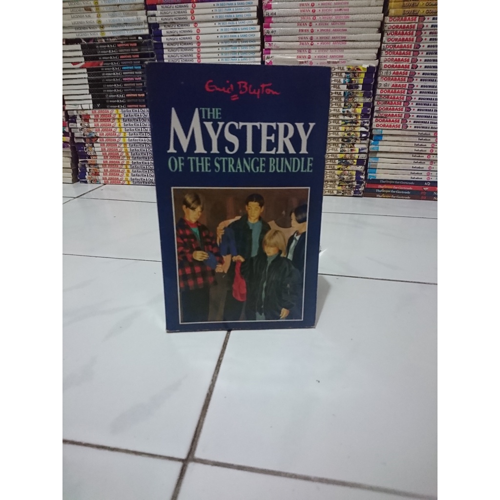 Novel The Mystery of the strange bundle - Enid blyton