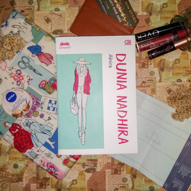 Novel Metropop Dunia Nadhira - Alnira
