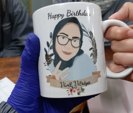 Mug Custom , Kado Wisuda