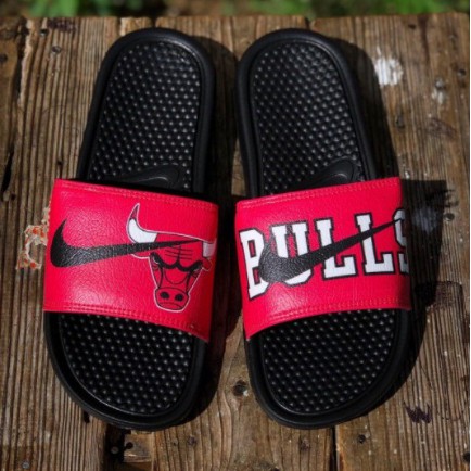 SENDAL PRIA WANITA NIIKE X BULLS TERBARU