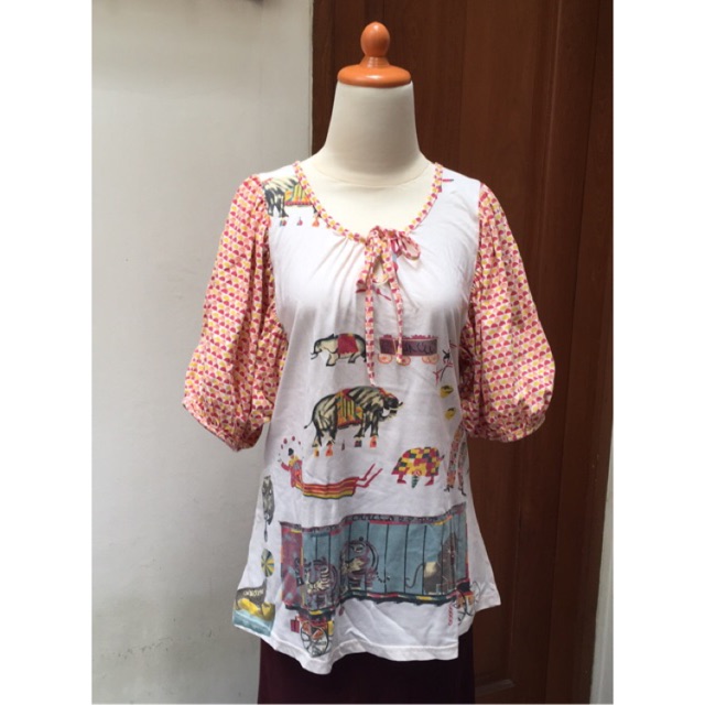 Blouse- Blus kaos Hongkong