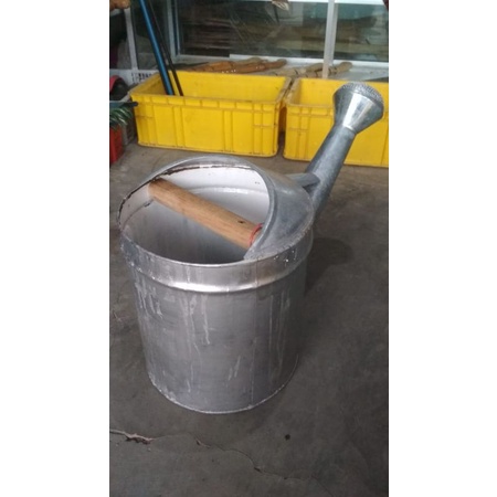 Gembor Emrat kaleng alat siram tanaman perkebunan dan pertanian