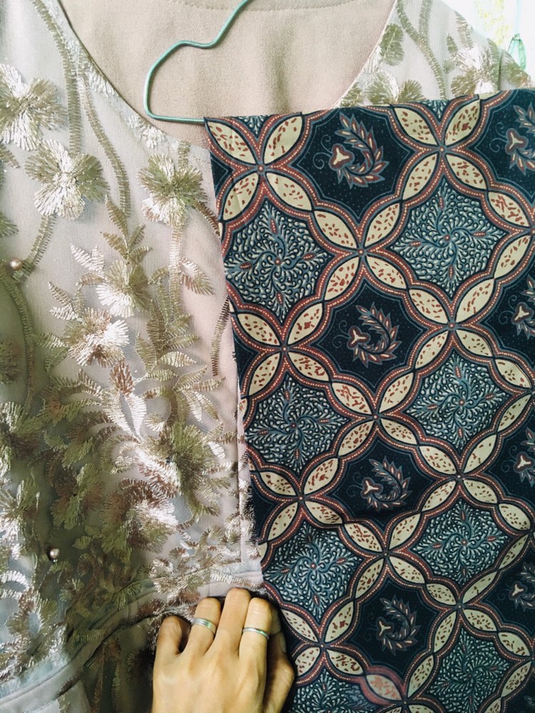 Kemeja Batik Pria Lengan Panjang Slimfit Slim Fit Premium Warna Hitam Coklat 721714 Cap 72