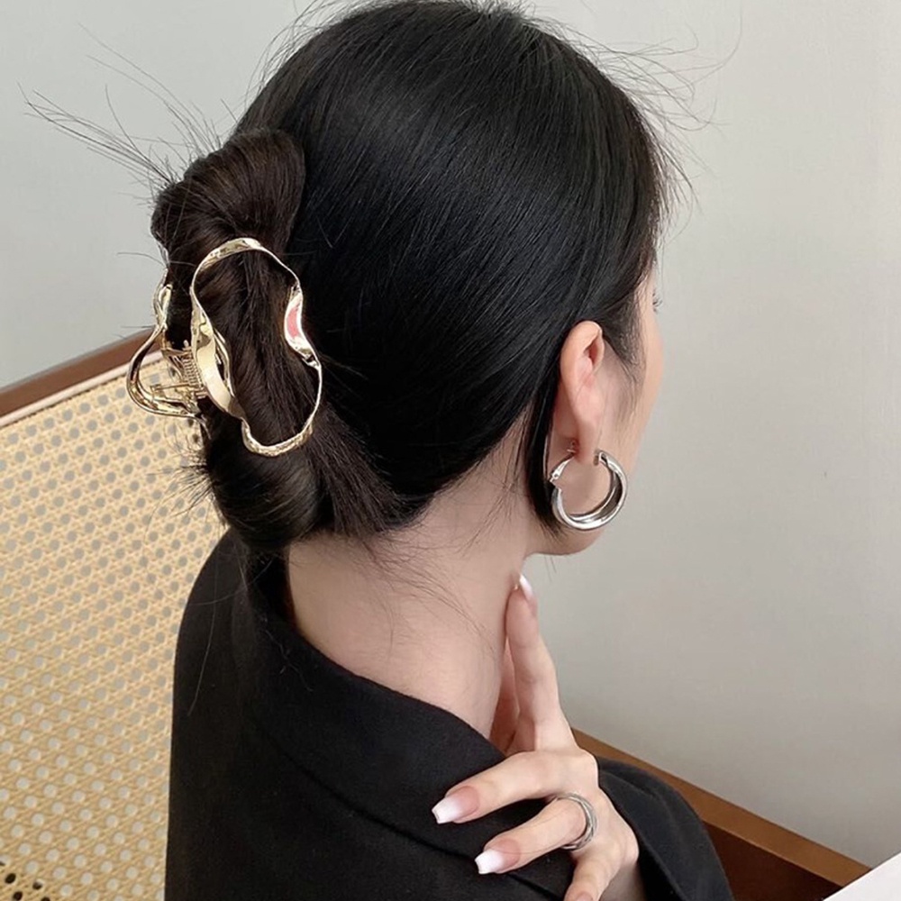 Jepit Rambut Bentuk Hiu Aksen Mutiara Bahan metal Gaya retro Untuk Wanita