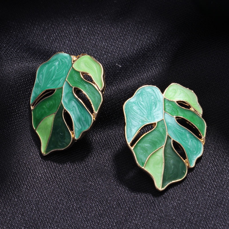 1 Pasang Anting Stud Bentuk Daun Bahan Alloy Untuk Wanita