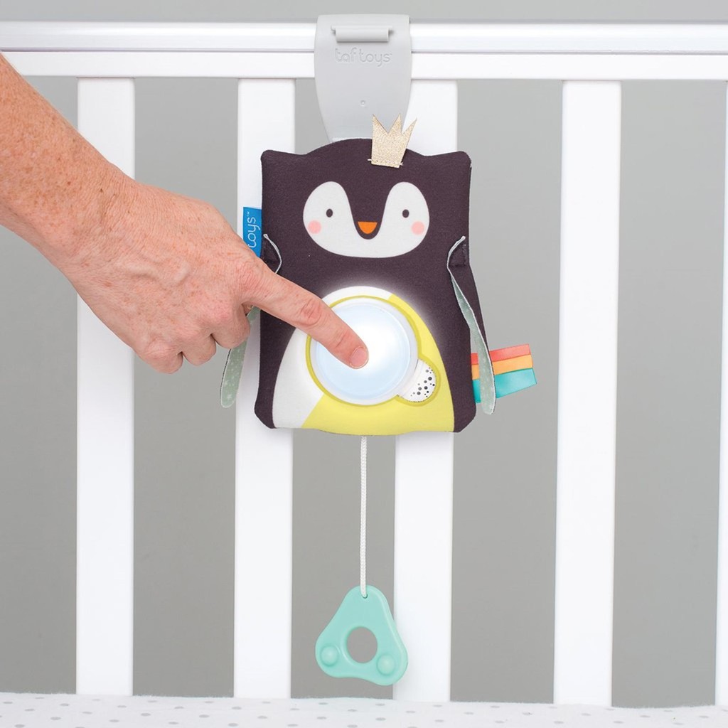 Taf Toys Prince the Penguin Baby Soother - Lampu dan Melody Tidur Anak Bayi - Dilengkapi dengan Lagu Motorik