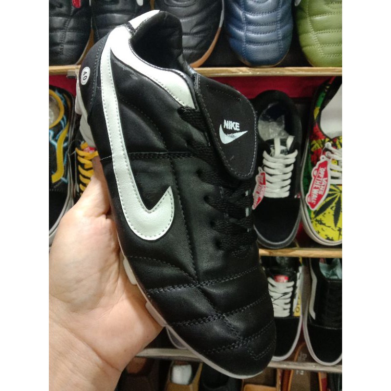 sepatu sepak bola asli kulit