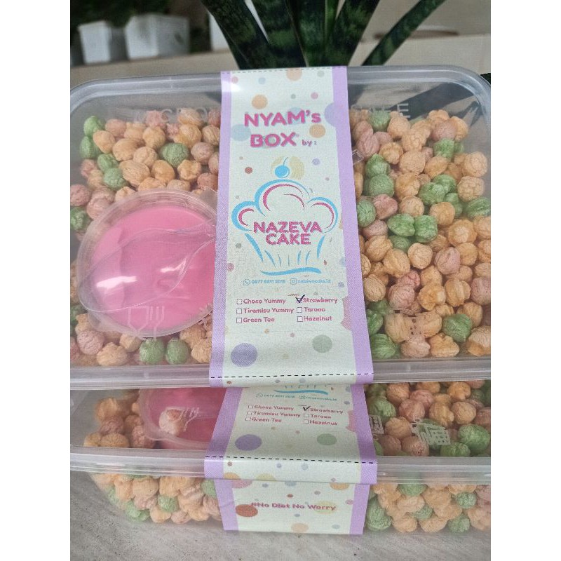

Nyam's Box by Nazeva Cake