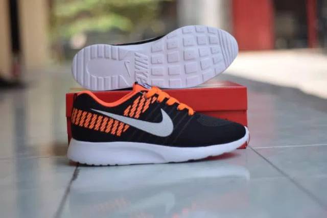 SEPATU SPORT NIKE AIRMAX RUNNING PRIA / SNEAKERS PRIA / WARNA ORANGE