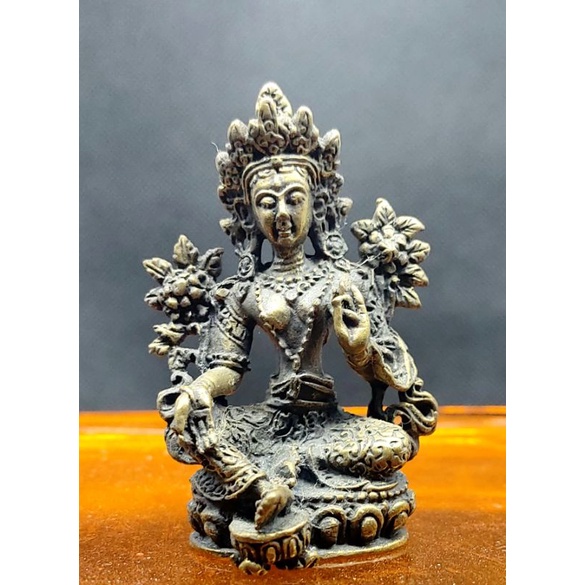 dewi tara atau green tara