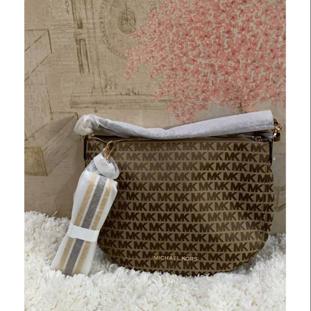 Michael kors bedford hobo signature