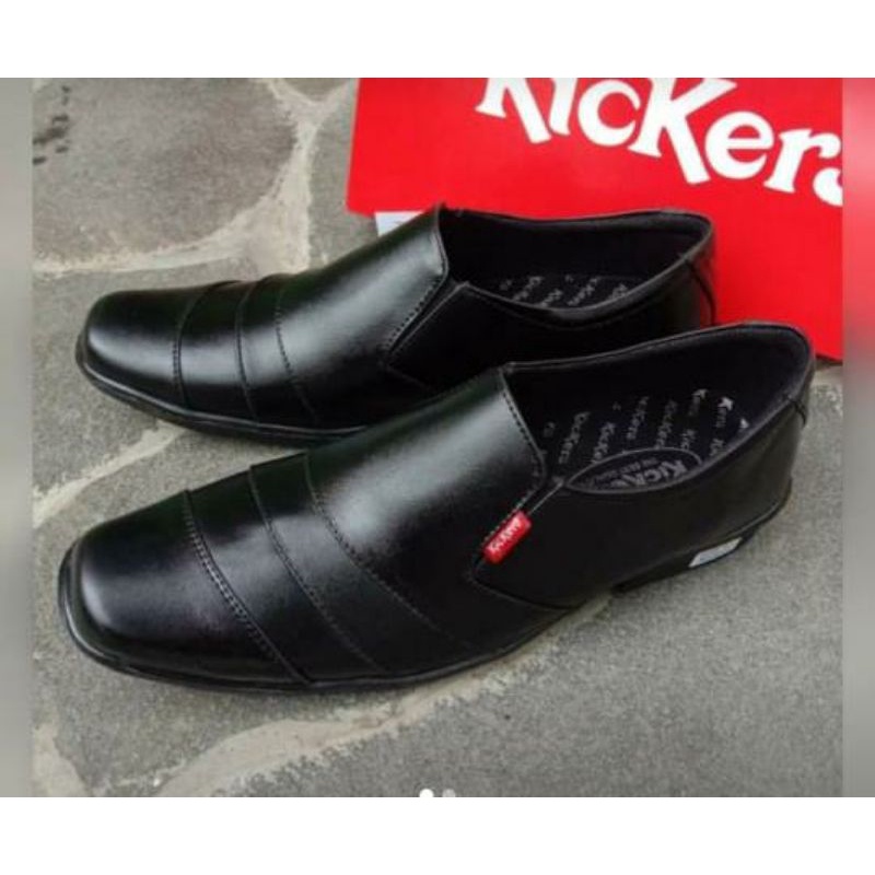 Pantofel Kickers