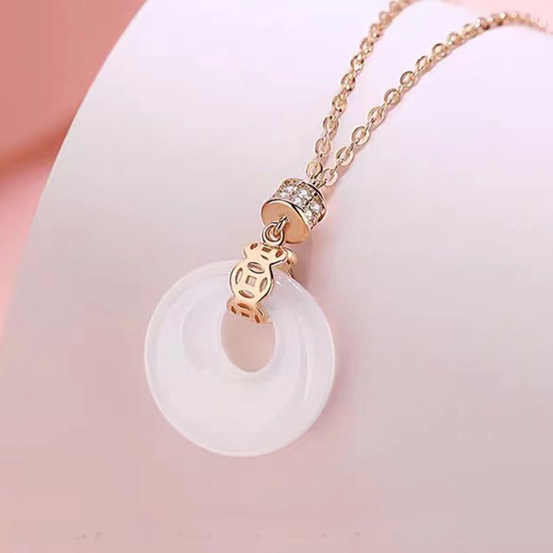 Kalung Liontin Giok Hetian Chalcedony Warna Putih Untuk Wanita