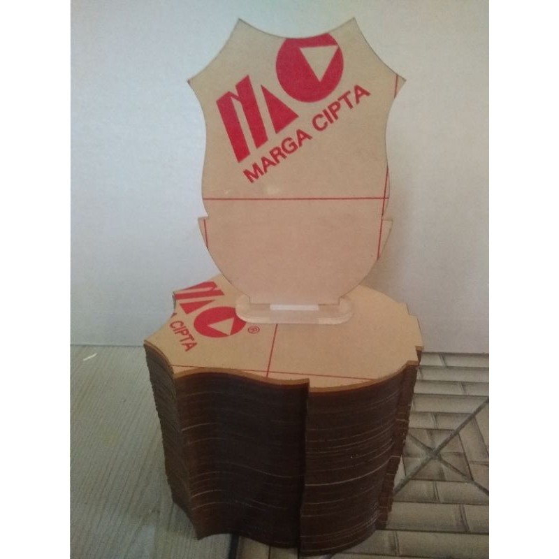 

Bahan plakat vandel thropy acrylic akrilic 2mm custom