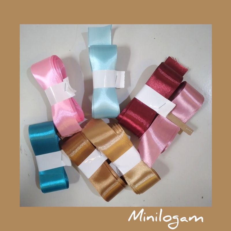 

lebar 2,5 cm ,pita satin utk kotak kado, souvenir , hampers , craft dll (hrga per 1 m)