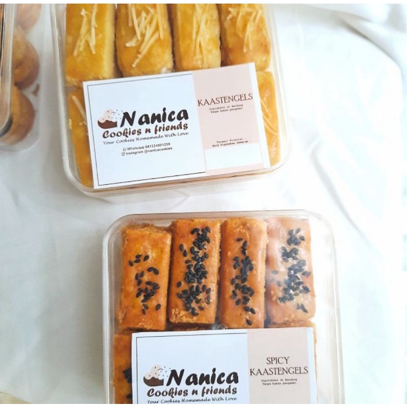 

Spicy Kaastengels Cookies (Kue kering kaastengels pedas) | Nanica Cookies and friends