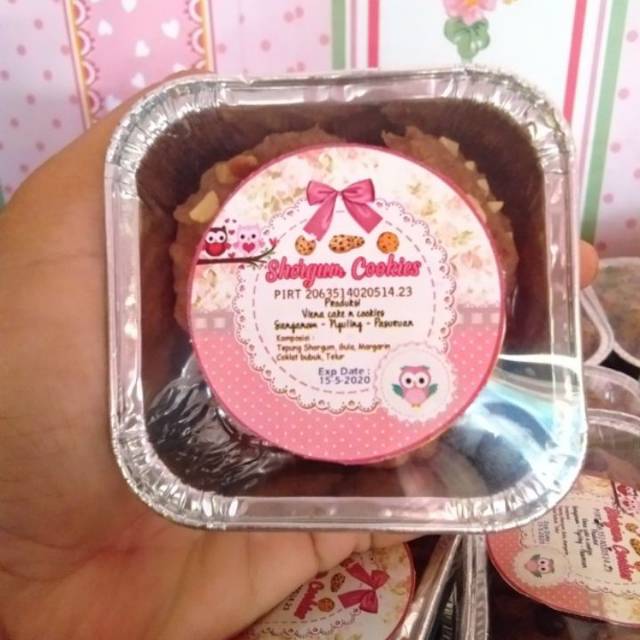 

Shorgum cookies terbuat dari tepung shorgum / bulir. Dengan variant topping chococip dan kacang.