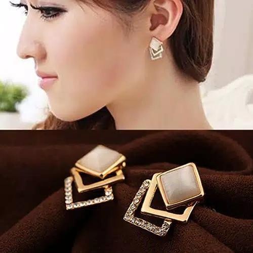 Anting Tusuk Wanita Bentuk Persegi Model Hollow Warna Emas