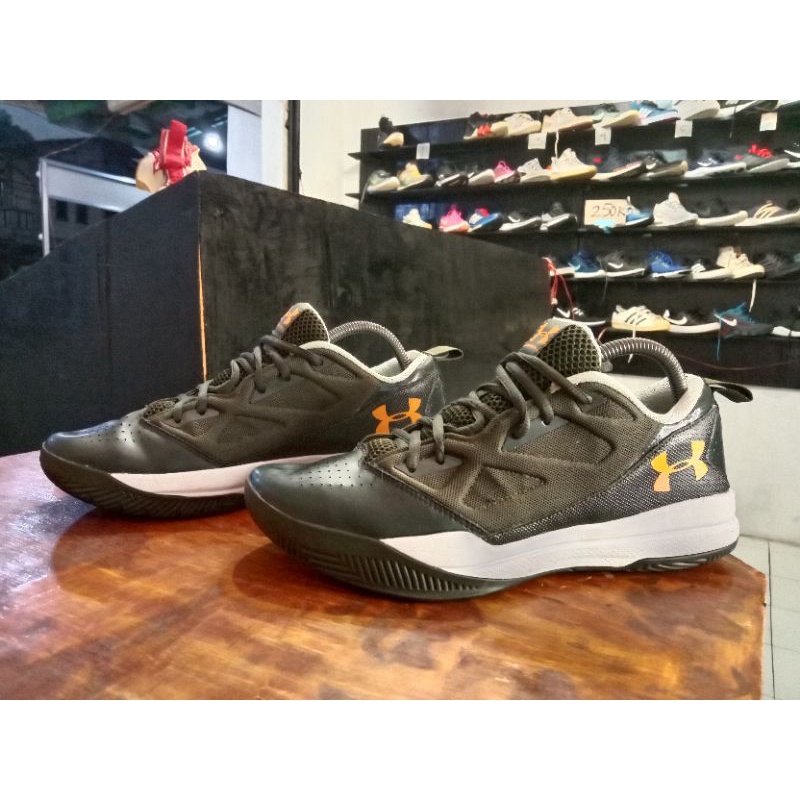 Sepatu Second Branded Under Armour