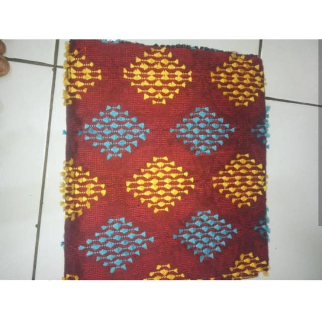 Kain tenun sutra bulu