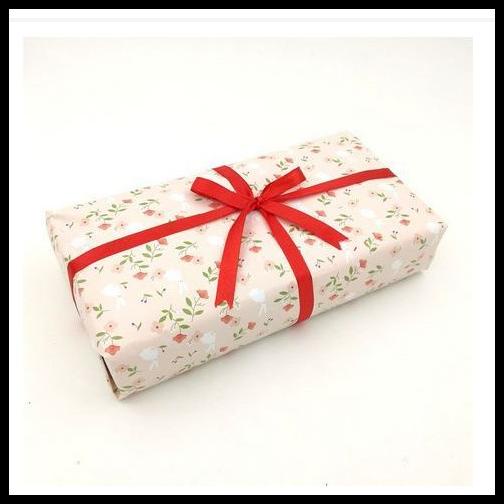 

Toko 33 Online - Bungkus Kado Packing Kertas Kado