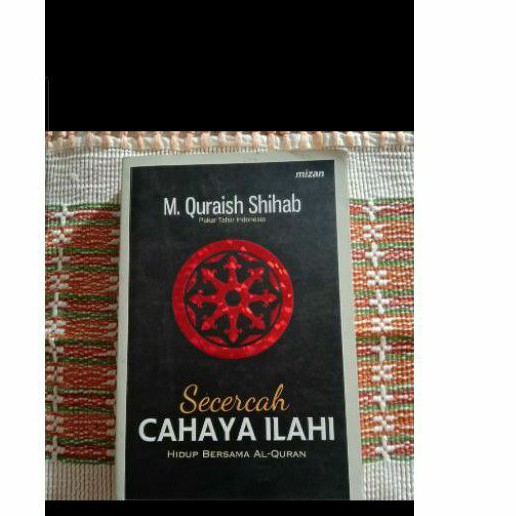 SECERCAH CAHAYA ILAHI - M. QURAISH SHIHAB
