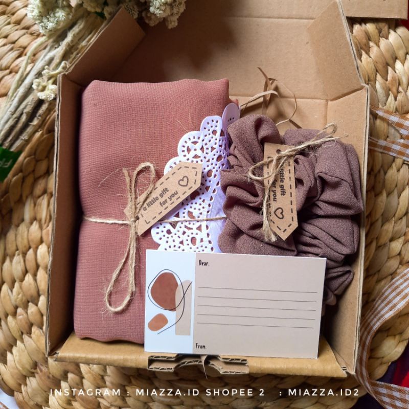 

HAMPERS MURAH HIJAB SQUARE HADIAH ULTAH, WISUDA, WEDDING