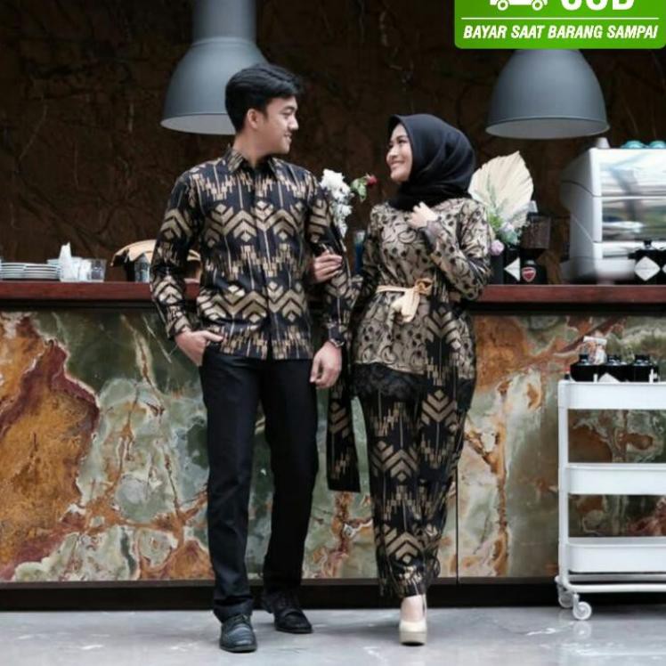 Baju Tunangan - Resmi Tunangan Hari Ini Intip Kebaya Modern Pilihan Irish Bella Saat Pesta Pertunangan Dengan Ammar Zoni Semua Halaman Stylo - Malah model lain seperti gaun, kaftan.