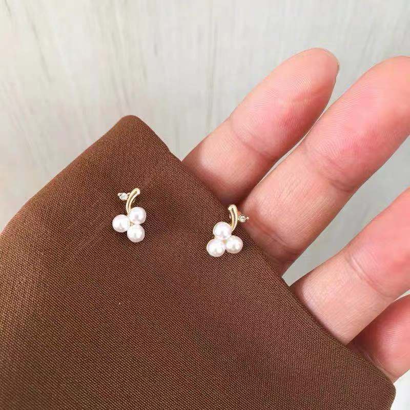 Anting Stud Hias Mutiara Anggur Bahan Tembaga Gaya Korea Untuk Pria Dan Wanita