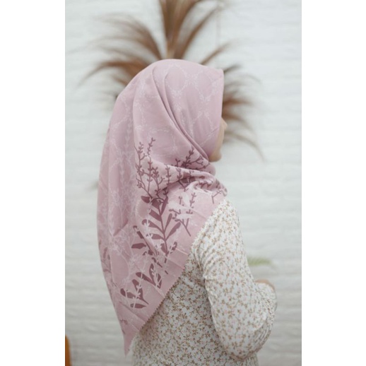 HIJAB SEGI EMPAT MOTIF DENAY BY FDN