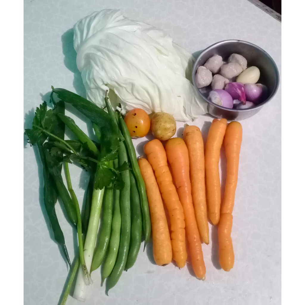 

PAKET SAYUR SOP PLUS BUMBU DAN BASO