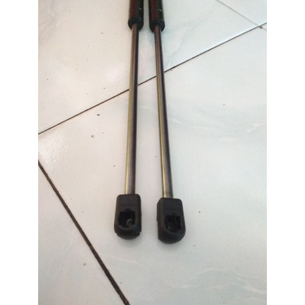 sepasang shock skok bagasi hidrolis pintu belakang hyundai getz