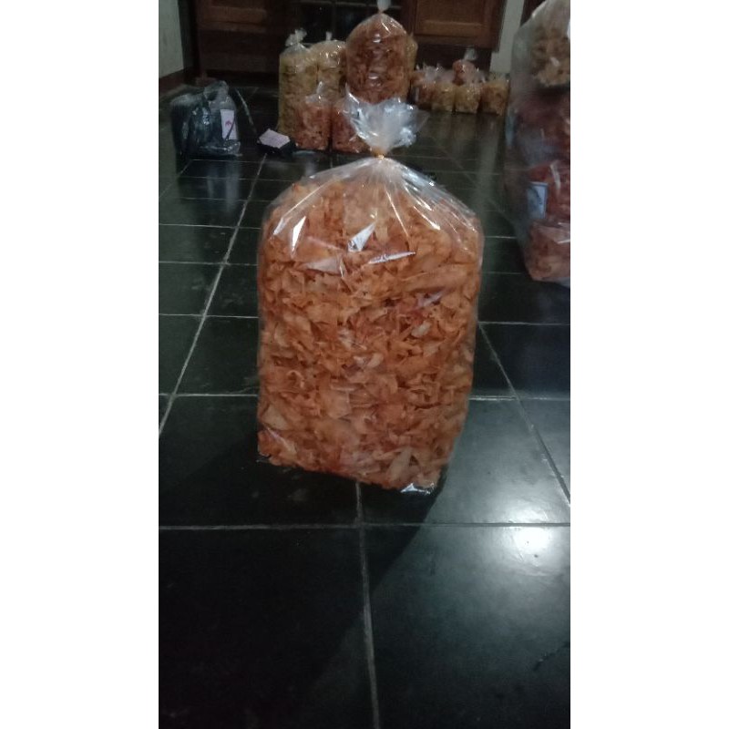 

Cemilan kekinian | Keripik singkong pedas asin