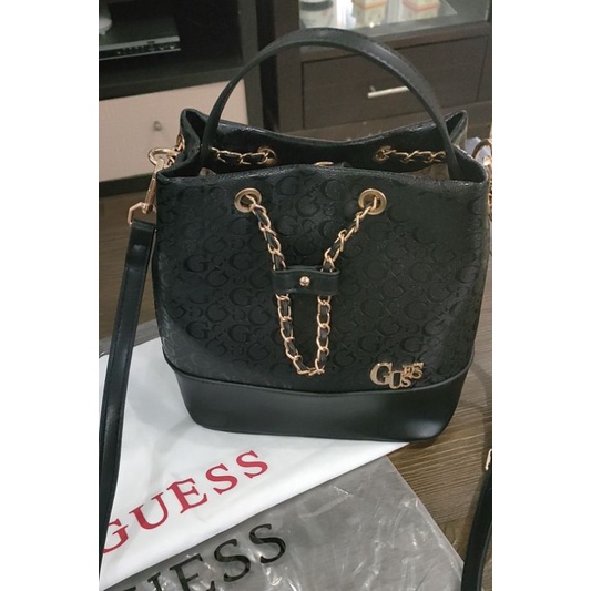 TAS WANITA SELEMPANG SERUT GUESS HITAM FREE TOTEBAG BELLEZZA